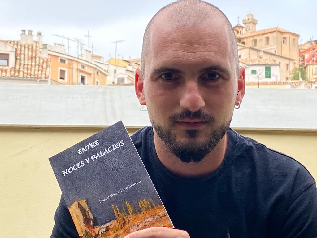 "Entre hoces y palacios" Un libro de Daniel Vera y Tirso Moreno