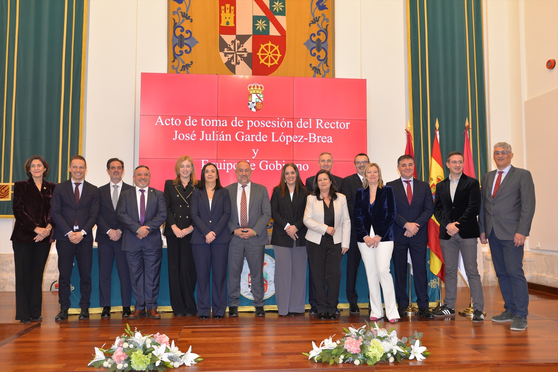 Garde toma posesión de su cargo como rector de la UCLM junto a su ...