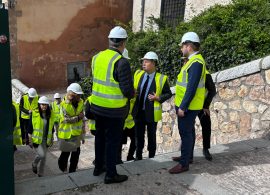 García-Page cree que "hay que empezar a pensar en unos segundos remontes" para el Casco de Cuenca