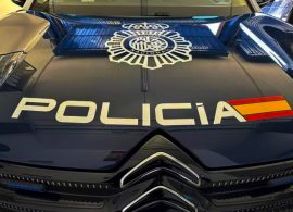 Detenido en Cuenca por dos robos en una tienda de moda tras romper el escaparate con una tapa de alcantarilla