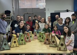El proyecto Ecoclub Projects impulsado por FabLab Cuenca ha construido 60 casas de pájaro y 10 refugios de murciélago