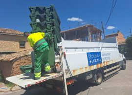 El Ayuntamiento renueva los 75 contenedores de las pedanías