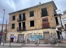 Vecinos de Casablanca exigen una solución “sin demora” para el edificio abandonado del Paseo San Antonio