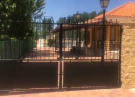 El PP denuncia que la alcaldesa de Pinarejo boicotea el quiosco de la piscina porque le hace competencia a su bar