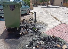 Vecinos de Casablanca reclaman la reposición de los contenedores quemados en el barrio