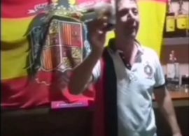 El concejal de San Clemente que brindó ante la bandera franquista y su alcalde alegan que la situación está “sacada de contexto”