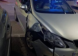 Sancionado un conductor que chocó contra una farola y se dio a la fuga en la Avenida Virgen de las Angustias