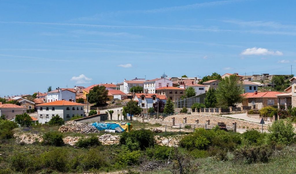 La consejera de Desarrollo Sostenible recuerda que los ayuntamientos son “soberanos” para decidir si quieren plantas de biogás