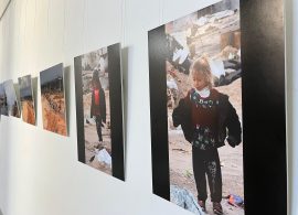 Una exposición de Shadi Ismael en la Sala Iberia muestra Gaza bajo los bombardeos