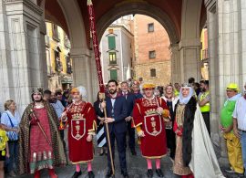 El Pendón de Alfonso VIII ya está en el Ayuntamiento tras su traslado desde la Catedral