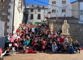 Colorido, disfraces y diversión en la primera San Silvestre de Huélamo