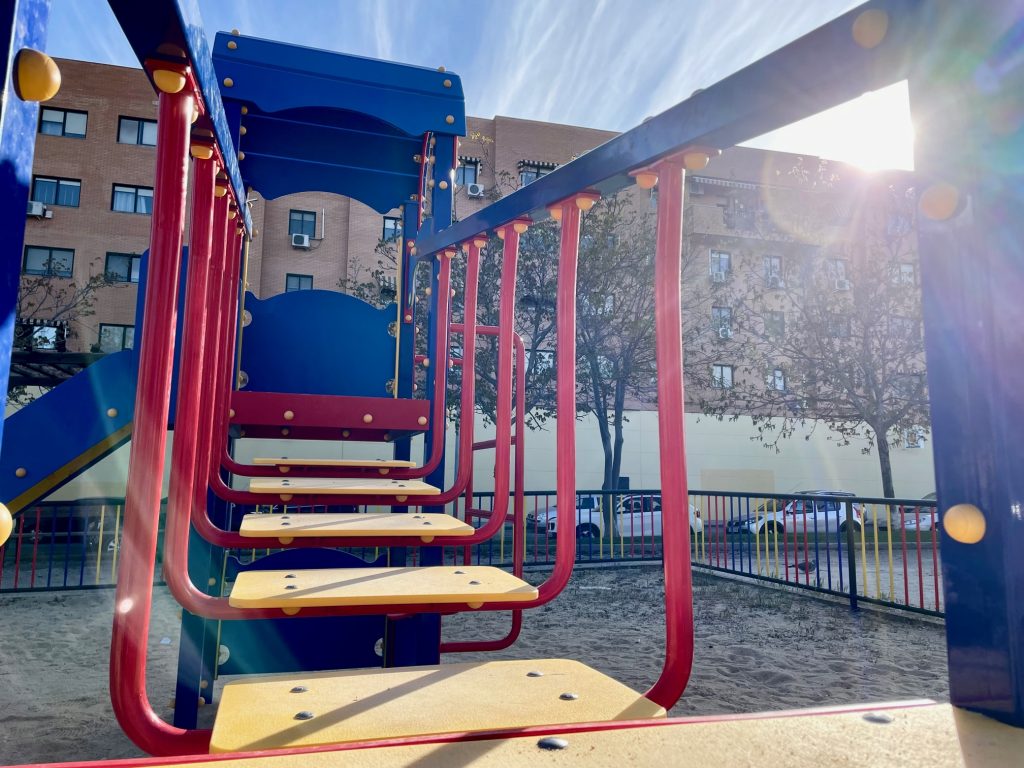 A licitación las áreas infantiles y calistenia en los parques de Santa Ana y Dos Ríos y el área biosaludable de La Melgosa
