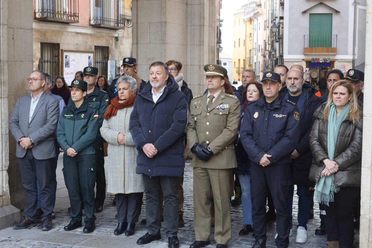 Minuto de silencio en Cuenca por las víctimas de Adamuz