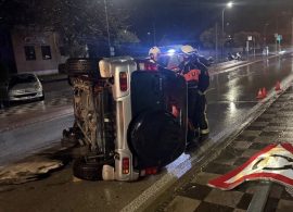 Vuelca un vehículo cuando circulaba por la Avenida de San Julián de Cuenca