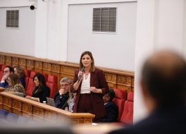 El arte de decir una cosa y firmar la contraria