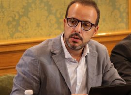 El PP lamenta los 12.500 euros que hay que pagar por el servicio de información de la fallida remodelación de los autobuses