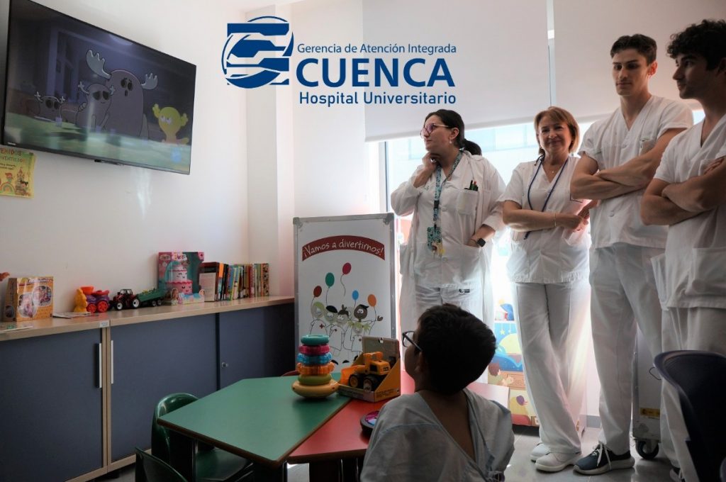 La Asociación Deportiva de Sotos dona una televisión al servicio de Pediatría del Hospital Universitario