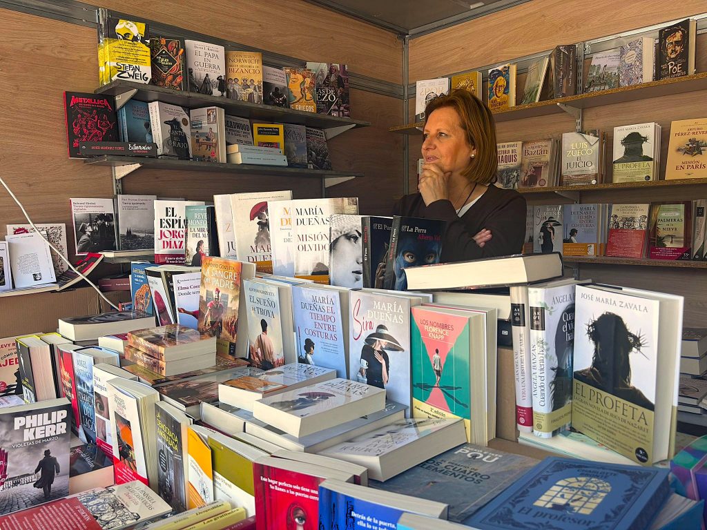 Superventas y autores de la tierra conviven en los stands de la feria Cuenca Lee