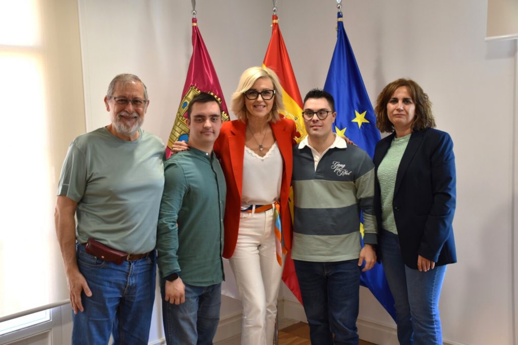 Placas al Mérito Regional para Francisco y Alfonso Pérez, pioneros del arbitraje inclusivo en Cuenca