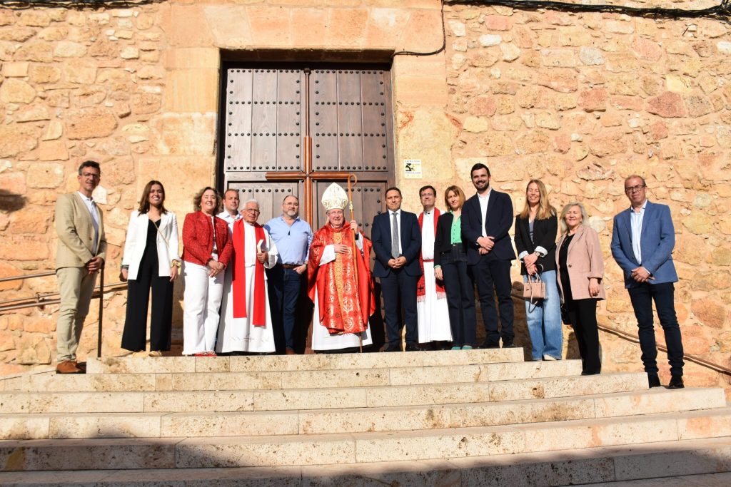 Nuevas puertas para la iglesia de El Pedernoso
