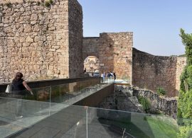 La pasarela del Arco de Bezudo,  galardonada en los Premios de Arquitectura de Castilla-La Mancha