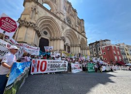 El movimiento regional contra las macrogranjas y las plantas de biogas exhibe músculo en la Plaza Mayor de Cuenca