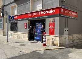 El empresario chino Alfonso abre la Ferretería Horcajo para dar servicio a la comarca