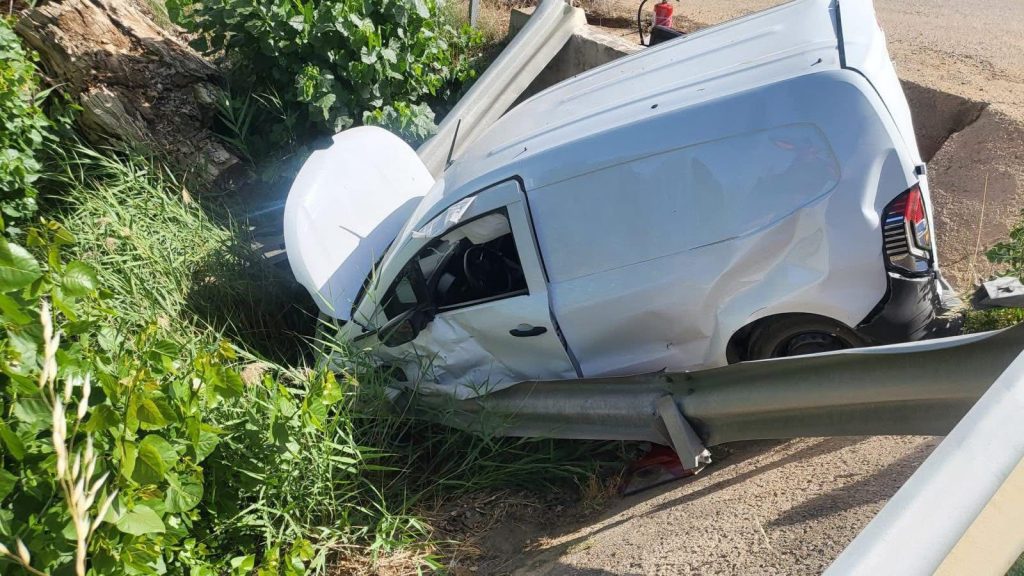 Trasladada al Hospital Universitario una persona tras el accidente de una furgoneta cerca de Villar de Olalla