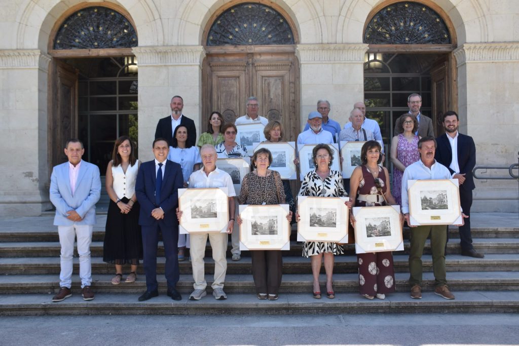 Reconocimiento a catorce funcionarios de la Diputación jubilados este año tras varias décadas de servicio