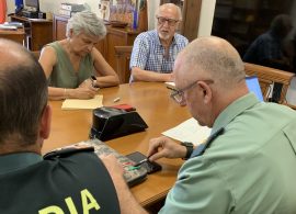 Reunión de la subdelegada del Gobierno y el alcalde de Sisante para abordar la seguridad en el municipio