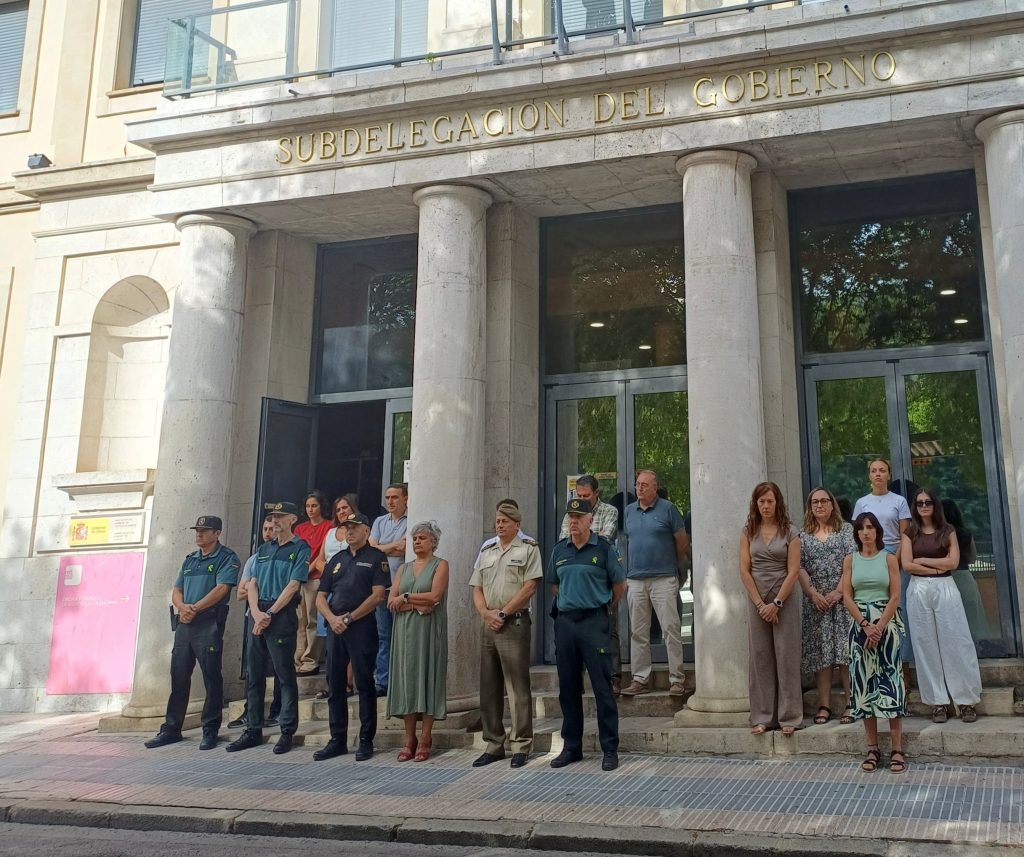 Minuto de silencio en Cuenca por las tres últimas víctimas de la violencia machista en España