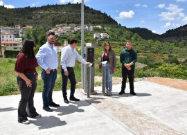 Enguídanos estrena punto de carga para coches eléctricos  sufragado con el Plan del Valle del Cabriel