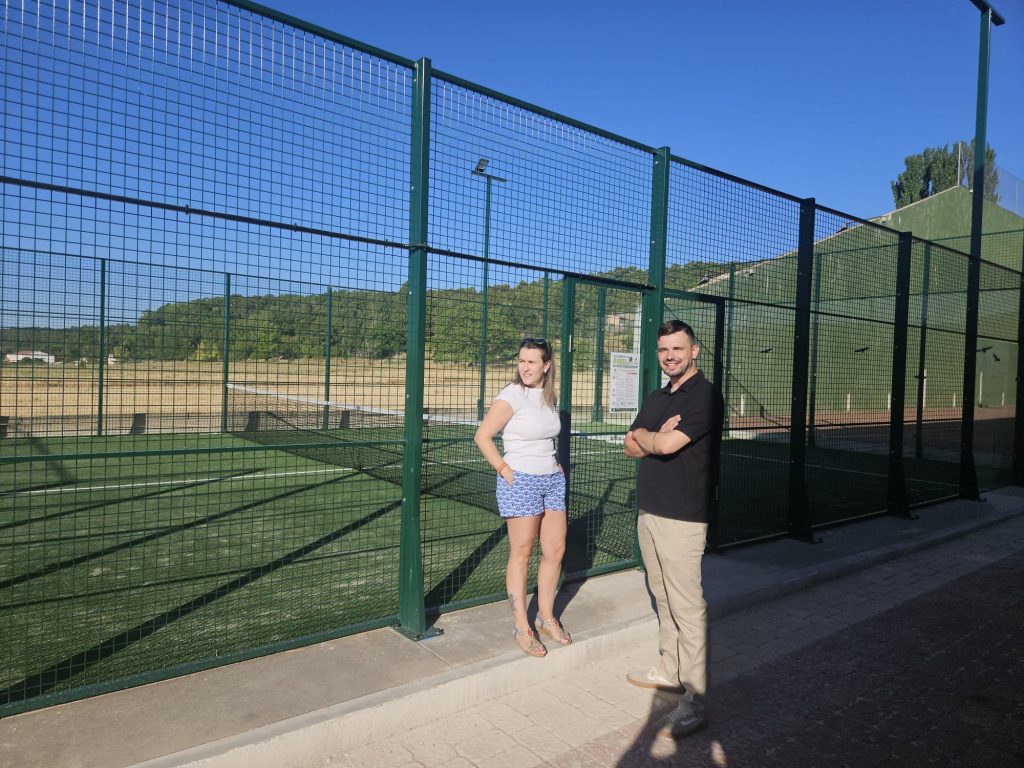 Nuevas pistas de pádel en Fuentes y Villalba de la Sierra con el Plan de Instalaciones Deportivas de la Diputación