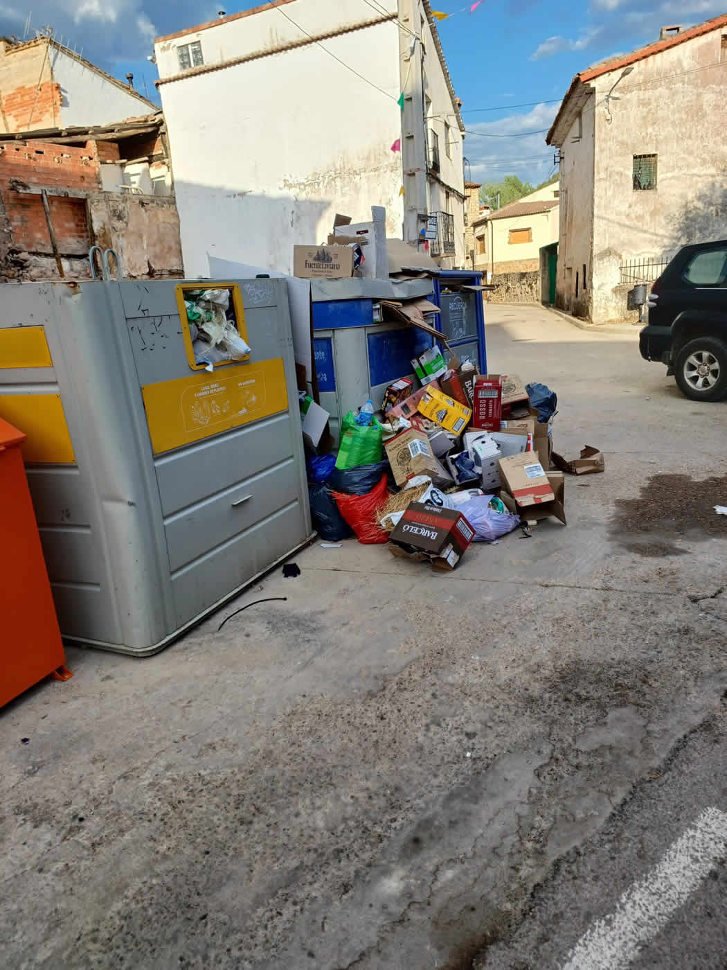 Los contenedores desbordados no pueden seguir siendo la imagen de nuestro pueblo Valdemoro-Sierra