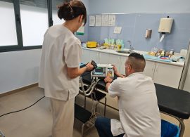 Electrocardiógrafos digitales y desfibriladores para 52 consultorios locales de  Cuenca