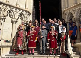 El Ayuntamiento custodia ya el Pendón de Alfonso VIII tras su traslado desde la Catedral