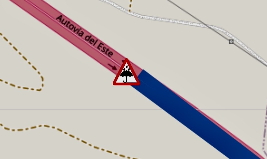 Varios vehículos detenidos en la calzada por balsas de agua en la A-3 a la altura de La Almarcha