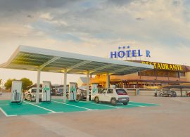 Entra en funcionamiento en Honrubia la mayor estación de recarga eléctrica ultrarrápida de la A-3